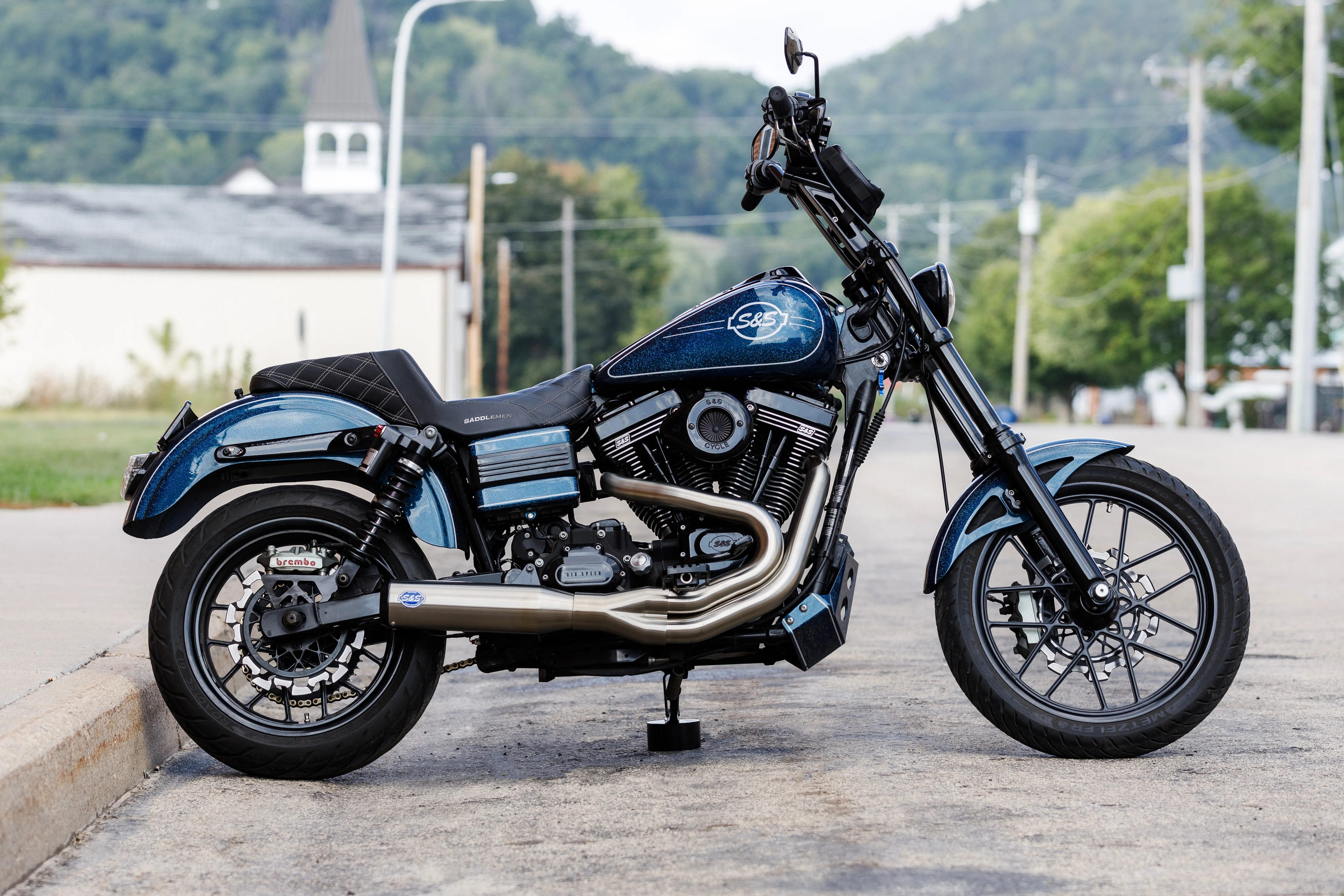 Brushed Stainless Qualifier 2 into 1 Exhaust System for 2006-2017 Harley Davidson Dyna Models